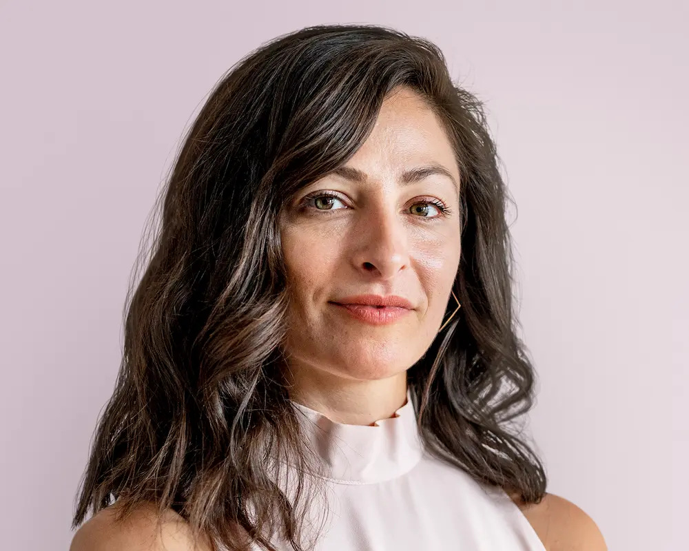 confident-business-woman-portrait-smiling-face confident-business-woman-portrait-smiling-face